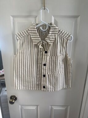 Sleeveless Button-Front Striped Tank Top - Cream/Black